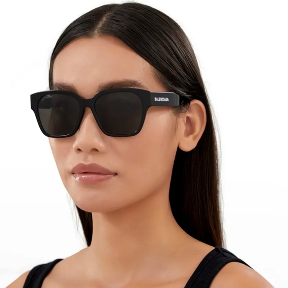 【関税&送料込】Balenciaga Black Acetate Signature Square Xl Women's Signature Square Af Sunglasses in Black | Balenciaga US